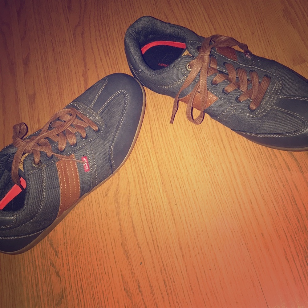 Levi Comfort Sneakers Casual Shoes size 9.5
